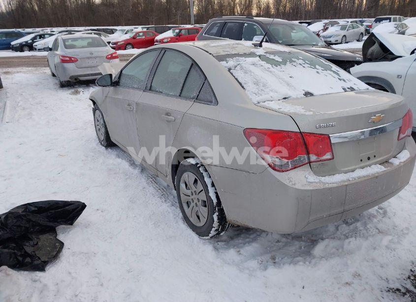 Photo 3 of 2013 Chevrolet Cruze LS AUTO (VIN 1G1PA5SG1D7232440)