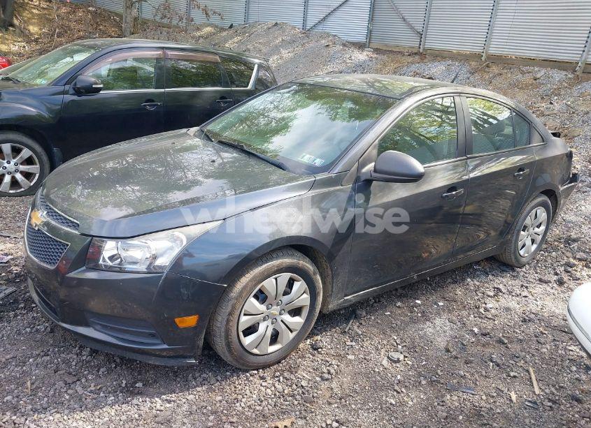 Photo 2 of 2013 Chevrolet Cruze LS AUTO (VIN 1G1PA5SG1D7235841)
