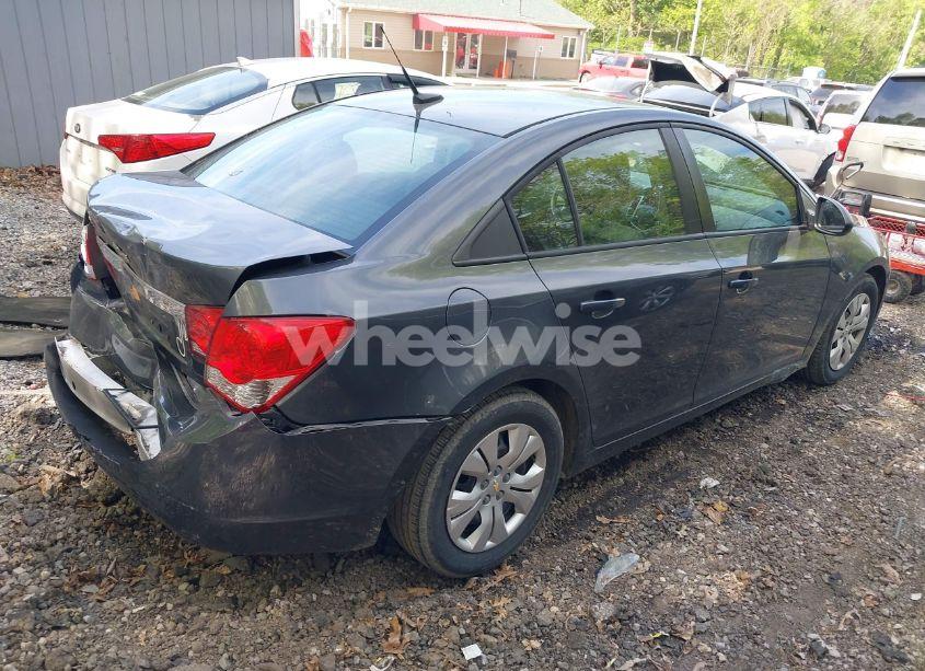 Photo 4 of 2013 Chevrolet Cruze LS AUTO (VIN 1G1PA5SG1D7235841)