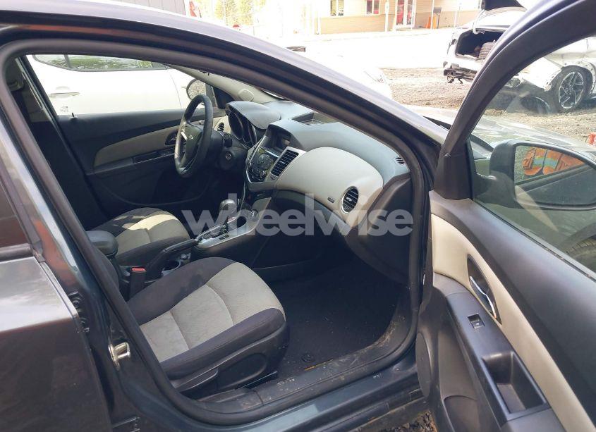 Photo 5 of 2013 Chevrolet Cruze LS AUTO (VIN 1G1PA5SG1D7235841)