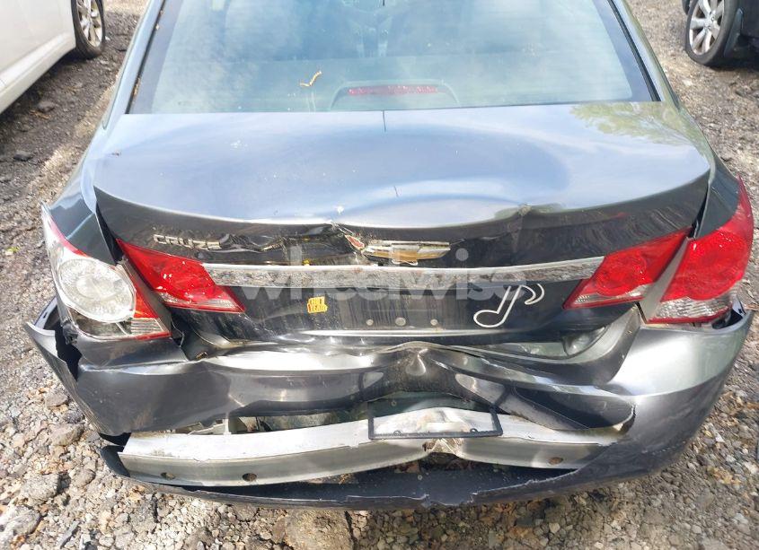 Photo 6 of 2013 Chevrolet Cruze LS AUTO (VIN 1G1PA5SG1D7235841)