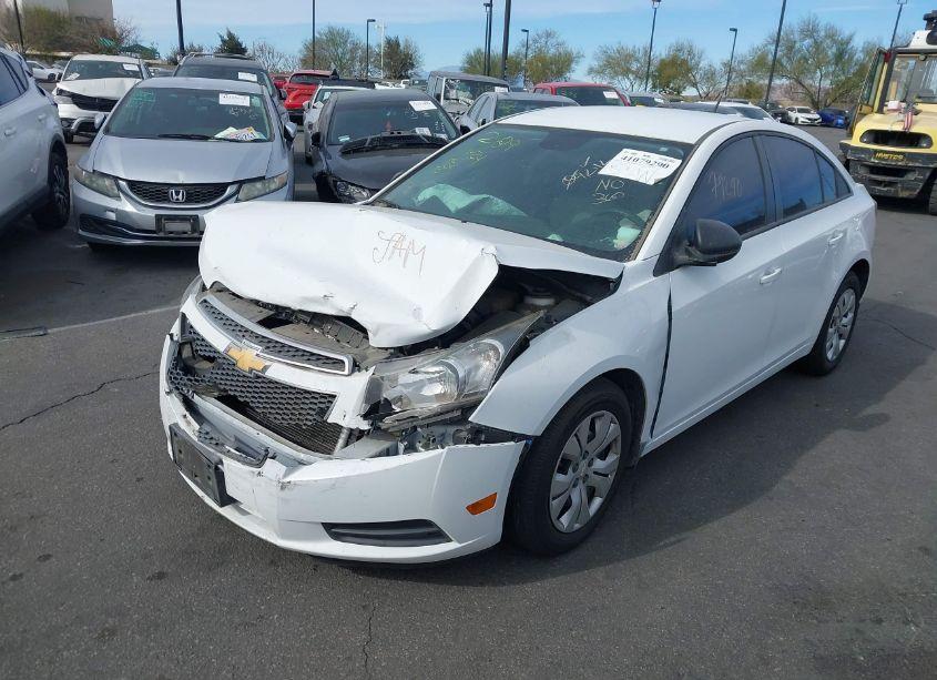 Photo 2 of 2013 Chevrolet Cruze LS AUTO (VIN 1G1PA5SG1D7328276)