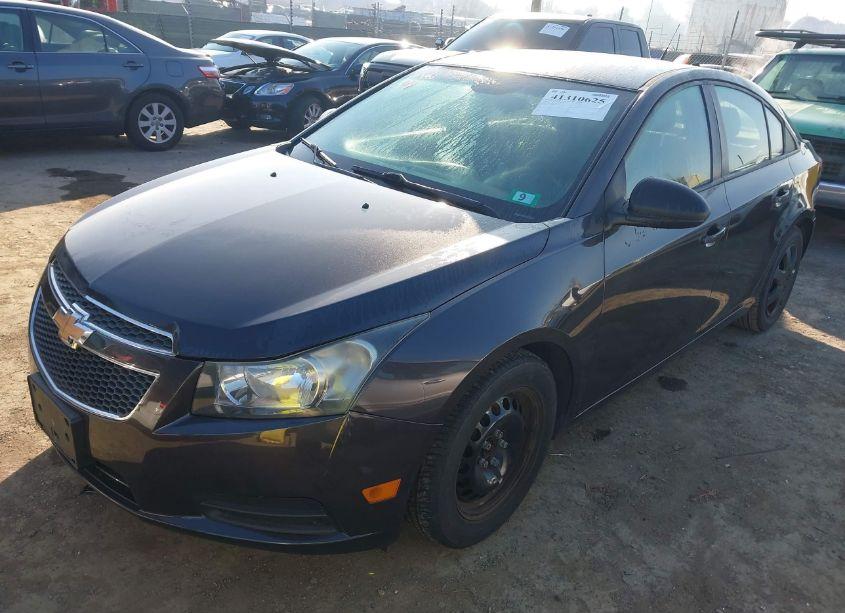 Photo 2 of 2014 Chevrolet Cruze (VIN 1G1PA5SG1E7132260)