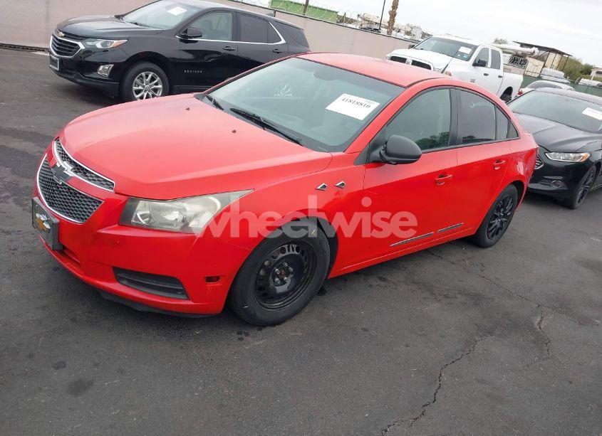 Photo 2 of 2014 Chevrolet Cruze LS AUTO (VIN 1G1PA5SG1E7182561)