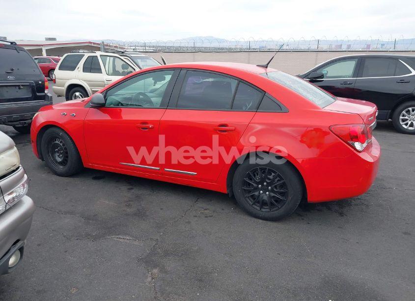 Photo 3 of 2014 Chevrolet Cruze LS AUTO (VIN 1G1PA5SG1E7182561)