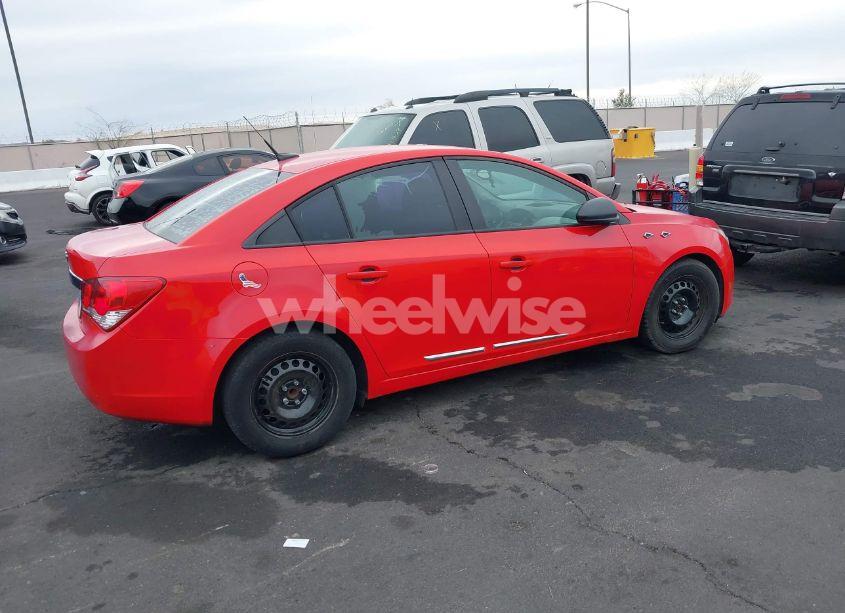 Photo 4 of 2014 Chevrolet Cruze LS AUTO (VIN 1G1PA5SG1E7182561)