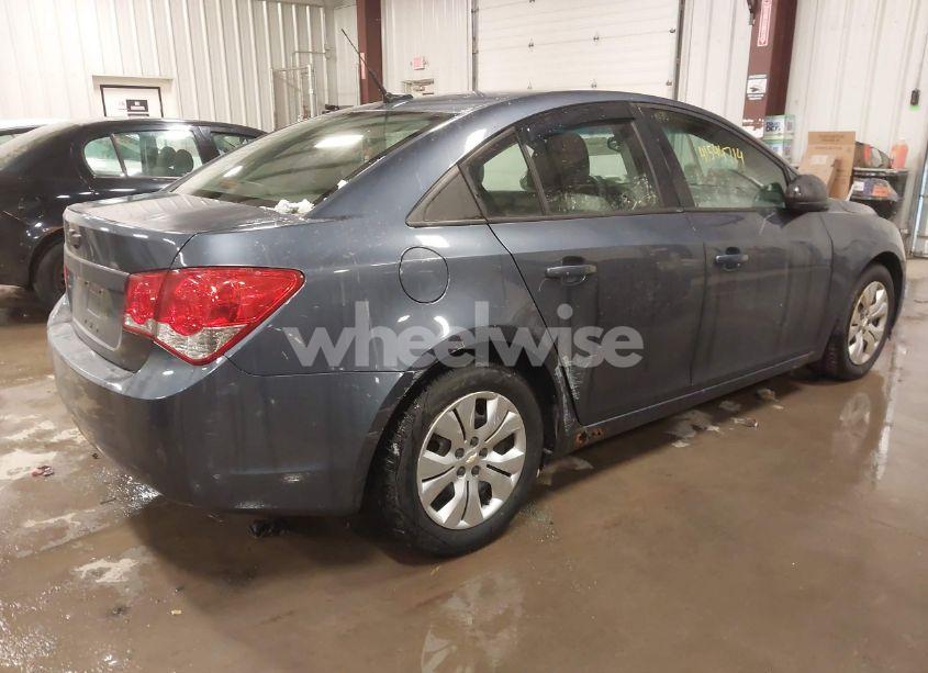 Photo 4 of 2014 Chevrolet Cruze LS AUTO (VIN 1G1PA5SG1E7239423)