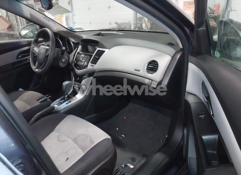 Photo 5 of 2014 Chevrolet Cruze LS AUTO (VIN 1G1PA5SG1E7239423)