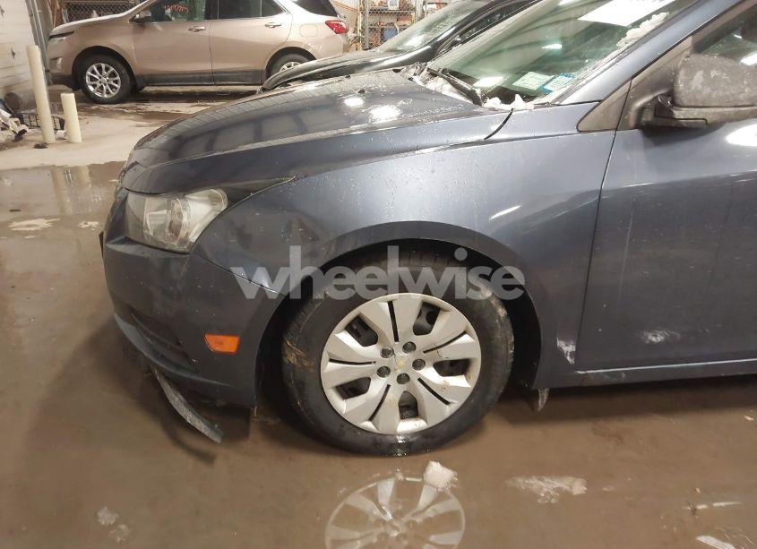 Photo 6 of 2014 Chevrolet Cruze LS AUTO (VIN 1G1PA5SG1E7239423)