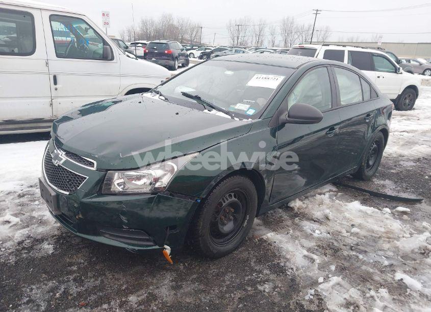 Photo 2 of 2014 Chevrolet Cruze LS AUTO (VIN 1G1PA5SG1E7344642)