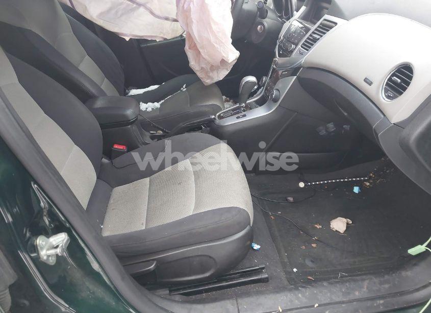 Photo 5 of 2014 Chevrolet Cruze LS AUTO (VIN 1G1PA5SG1E7344642)