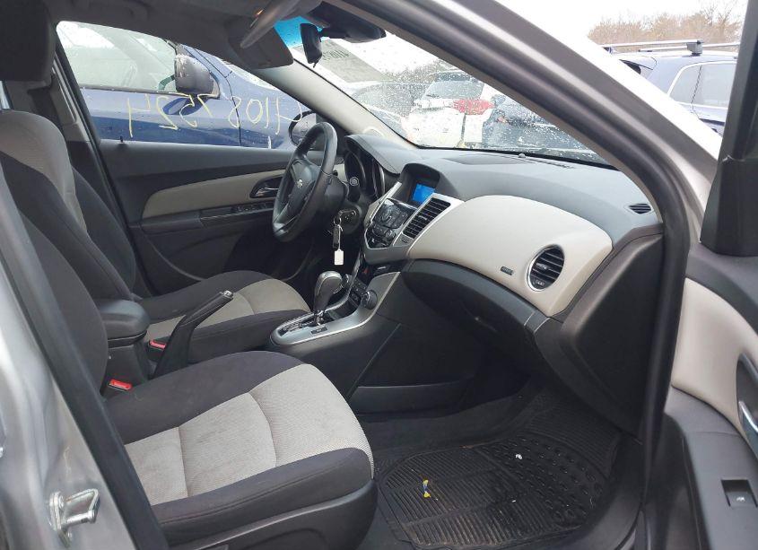 Photo 5 of 2015 Chevrolet Cruze LS AUTO (VIN 1G1PA5SG1F7121843)