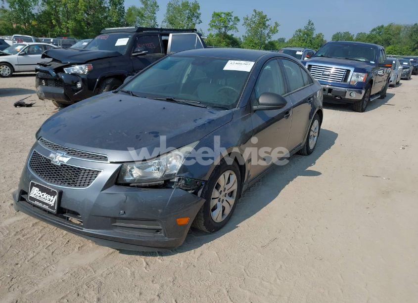 Photo 2 of 2013 Chevrolet Cruze LS AUTO (VIN 1G1PA5SG2D7179876)
