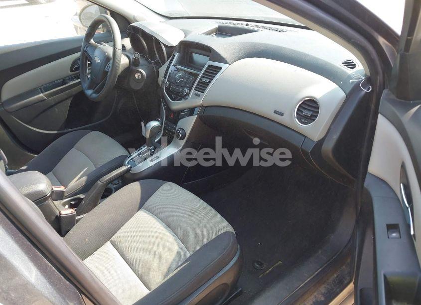 Photo 5 of 2013 Chevrolet Cruze LS AUTO (VIN 1G1PA5SG2D7179876)