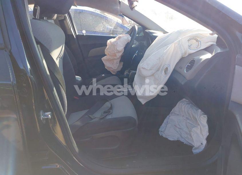 Photo 5 of 2013 Chevrolet Cruze LS AUTO (VIN 1G1PA5SG2D7238781)