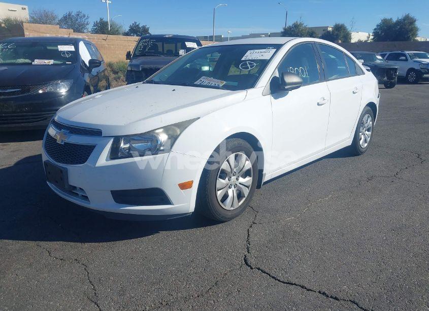 Photo 2 of 2013 Chevrolet Cruze LS AUTO (VIN 1G1PA5SG2D7277693)