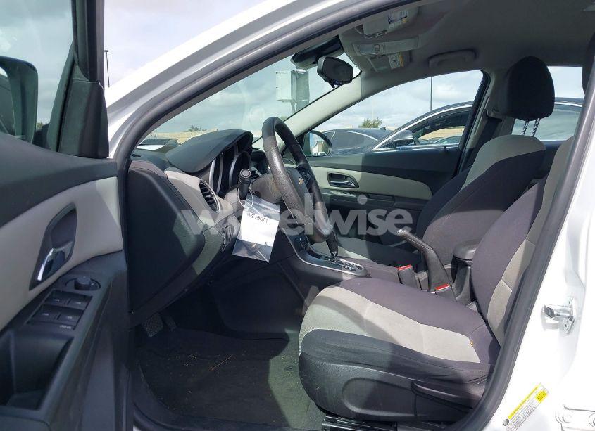 Photo 5 of 2013 Chevrolet Cruze LS AUTO (VIN 1G1PA5SG2D7277693)