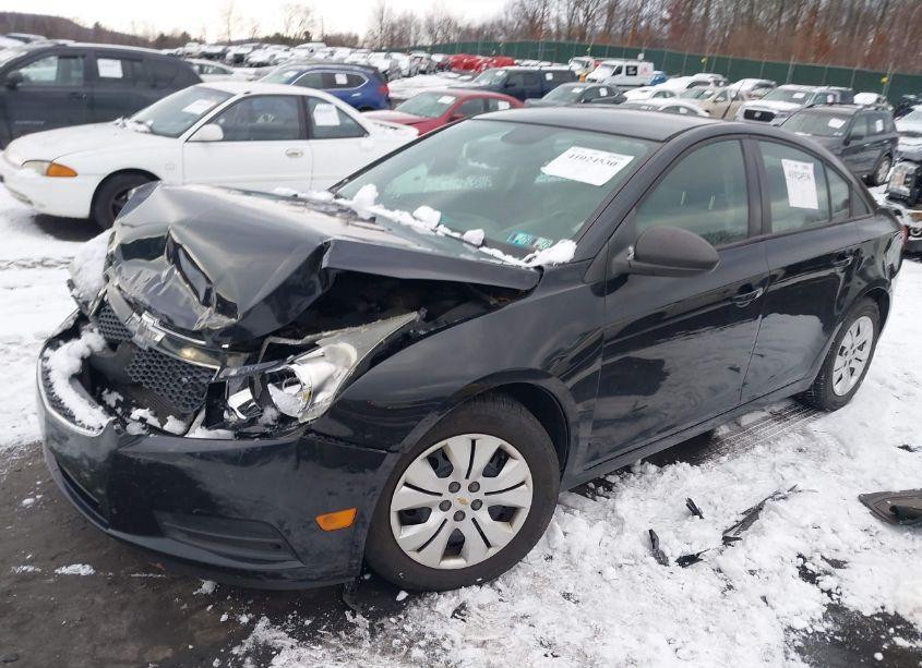 Photo 2 of 2013 Chevrolet Cruze LS AUTO (VIN 1G1PA5SG2D7281288)