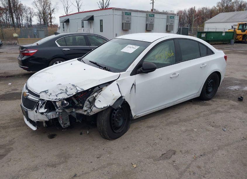 Photo 2 of 2013 Chevrolet Cruze LS AUTO (VIN 1G1PA5SG2D7282733)