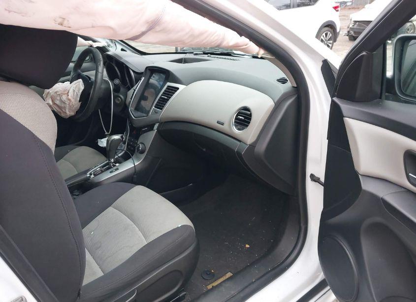 Photo 5 of 2013 Chevrolet Cruze LS AUTO (VIN 1G1PA5SG2D7282733)