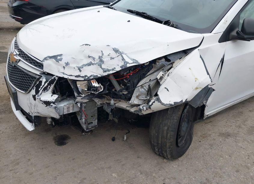 Photo 6 of 2013 Chevrolet Cruze LS AUTO (VIN 1G1PA5SG2D7282733)