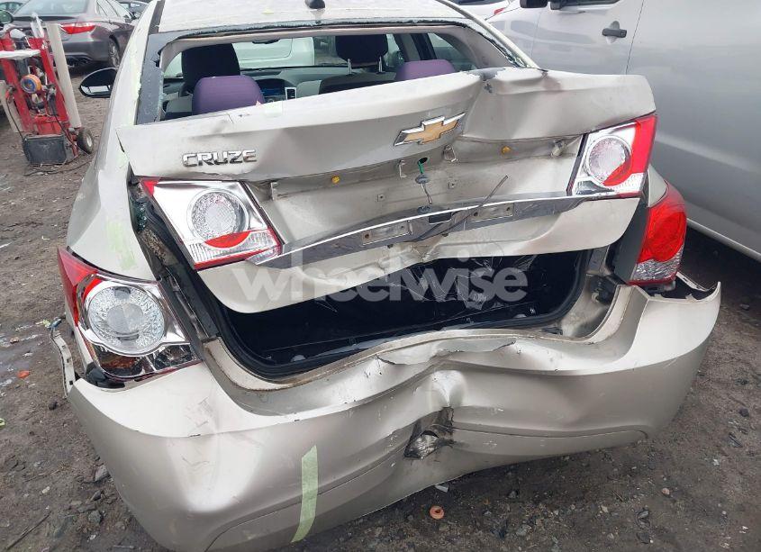 Photo 6 of 2013 Chevrolet Cruze (VIN 1G1PA5SG2D7290931)