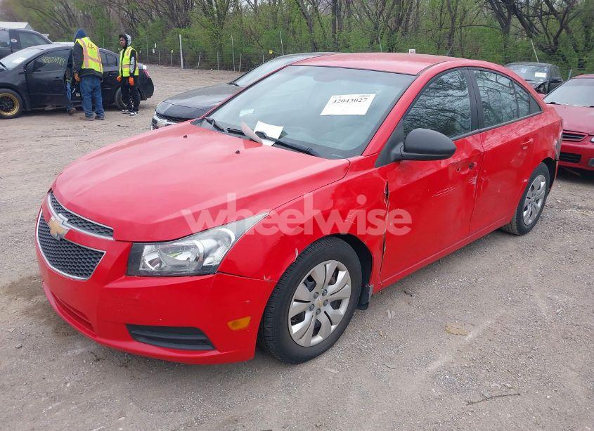 Photo 2 of 2014 Chevrolet Cruze LS AUTO (VIN 1G1PA5SG2E7151755)