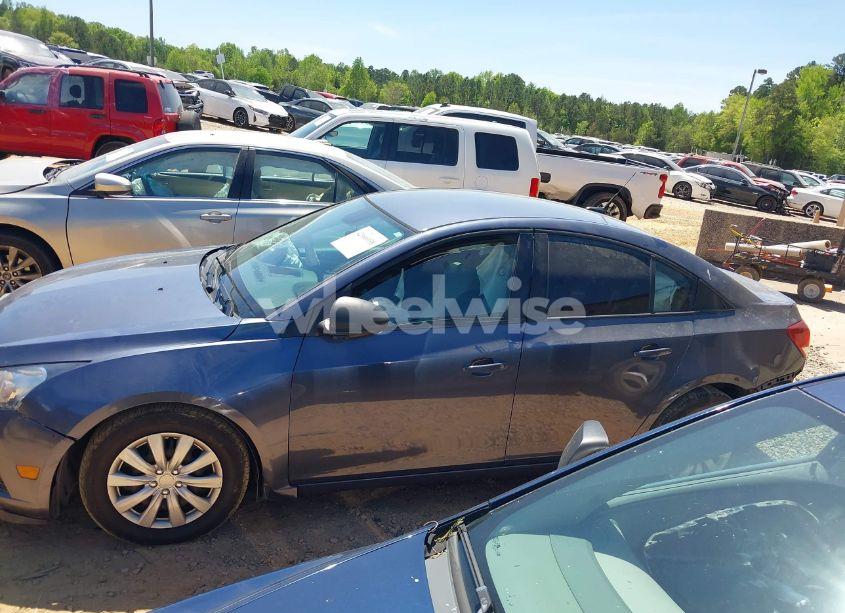 Photo 14 of 2014 Chevrolet Cruze LS AUTO (VIN 1G1PA5SG2E7166403)