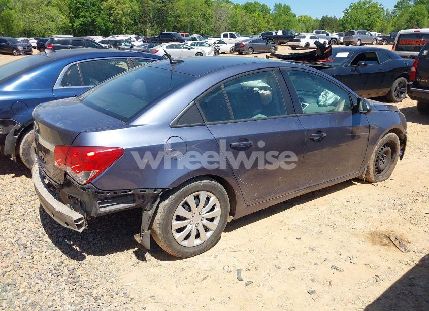 Photo 4 of 2014 Chevrolet Cruze LS AUTO (VIN 1G1PA5SG2E7166403)