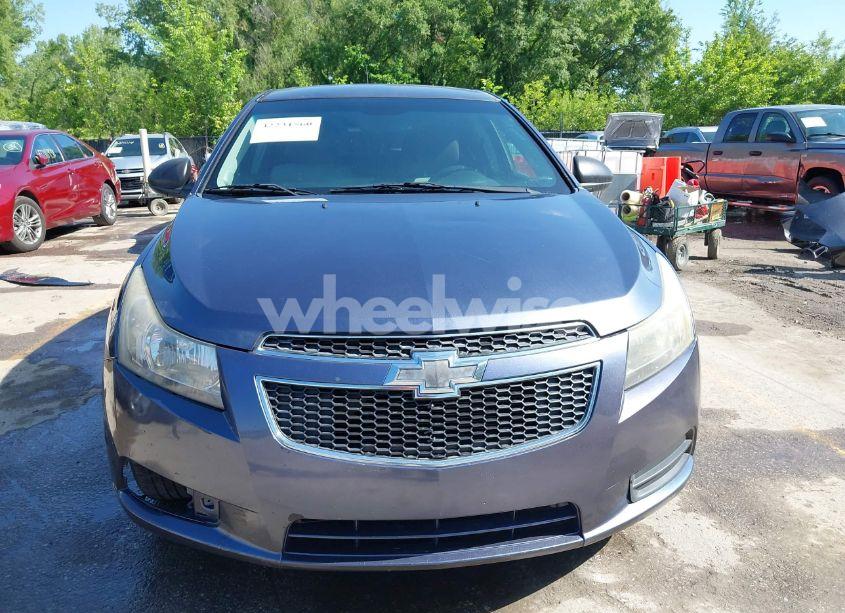 Photo 12 of 2014 Chevrolet Cruze LS AUTO (VIN 1G1PA5SG2E7193195)