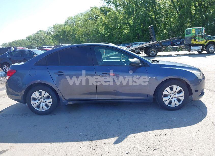 Photo 13 of 2014 Chevrolet Cruze LS AUTO (VIN 1G1PA5SG2E7193195)