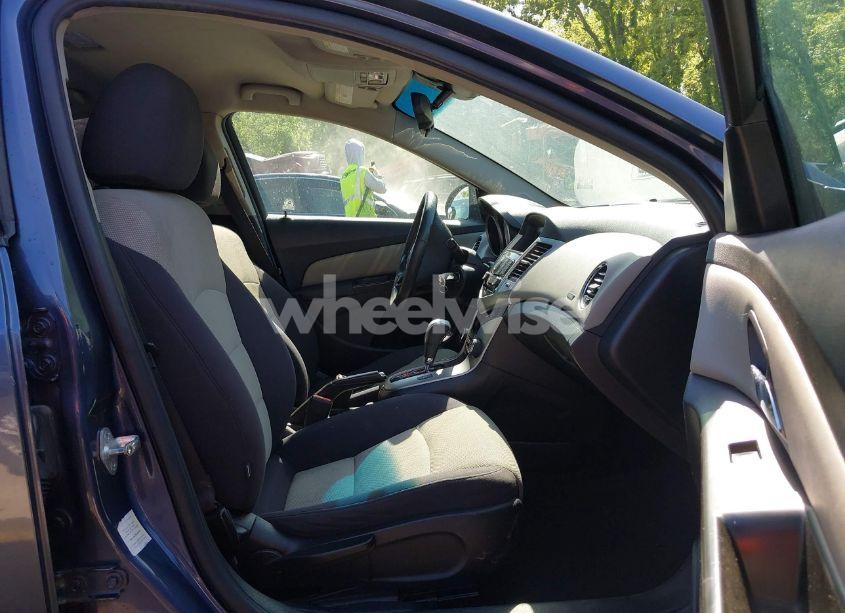 Photo 5 of 2014 Chevrolet Cruze LS AUTO (VIN 1G1PA5SG2E7193195)