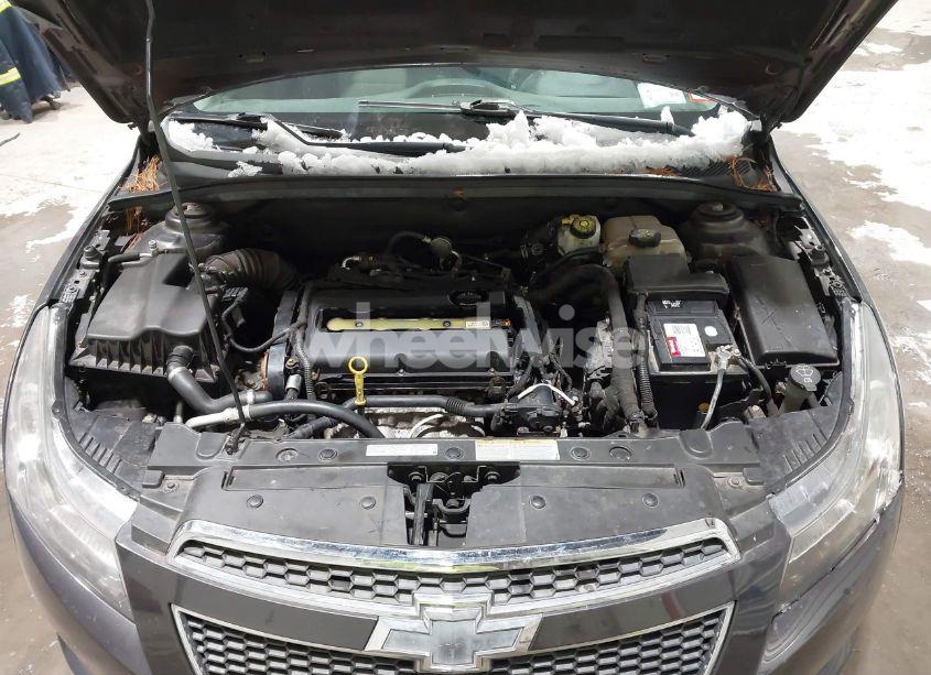 Photo 10 of 2014 Chevrolet Cruze LS AUTO (VIN 1G1PA5SG2E7206544)