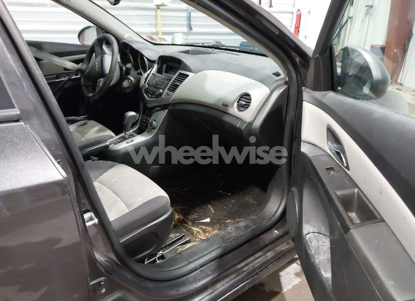 Photo 5 of 2014 Chevrolet Cruze LS AUTO (VIN 1G1PA5SG2E7206544)