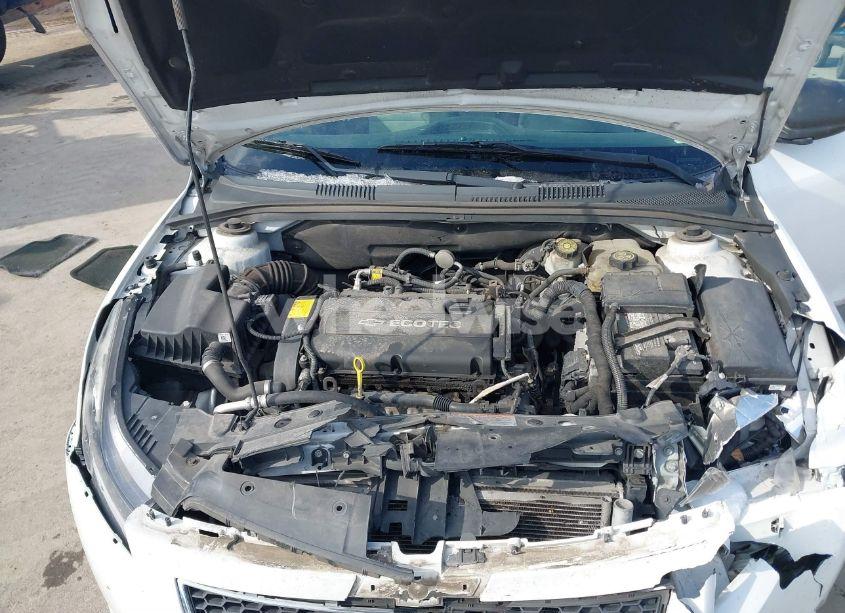 Photo 10 of 2014 Chevrolet Cruze LS AUTO (VIN 1G1PA5SG2E7317725)