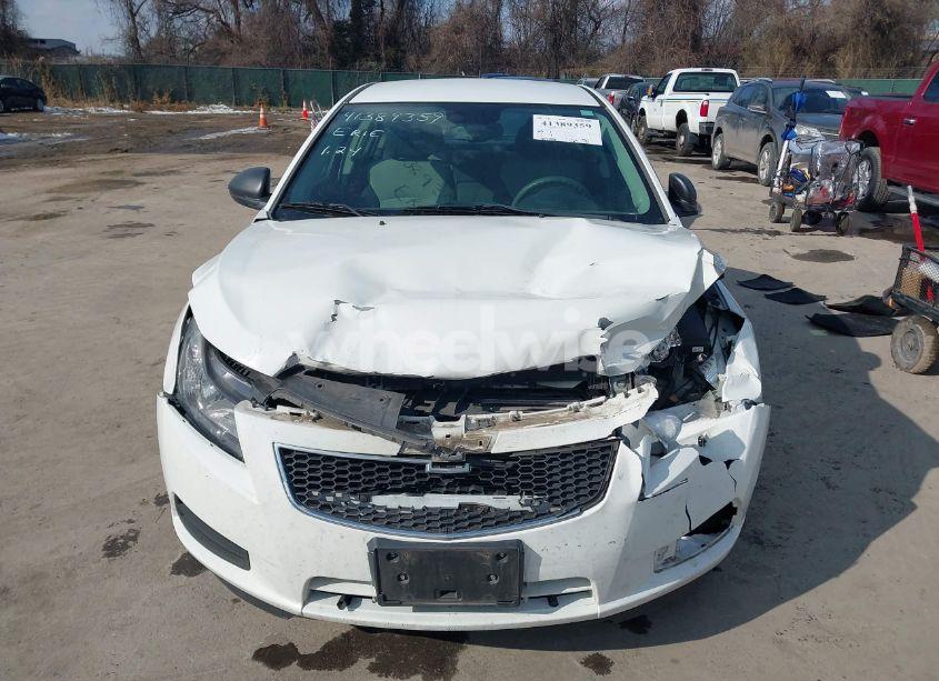 Photo 12 of 2014 Chevrolet Cruze LS AUTO (VIN 1G1PA5SG2E7317725)