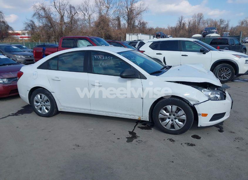 Photo 13 of 2014 Chevrolet Cruze LS AUTO (VIN 1G1PA5SG2E7317725)