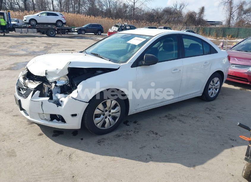 Photo 2 of 2014 Chevrolet Cruze LS AUTO (VIN 1G1PA5SG2E7317725)