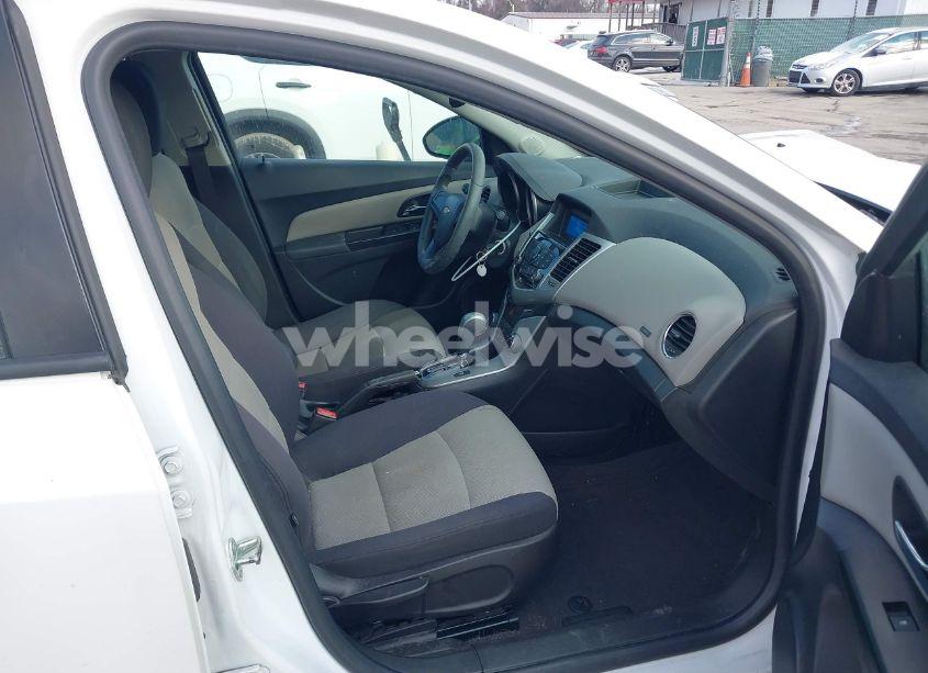 Photo 5 of 2014 Chevrolet Cruze LS AUTO (VIN 1G1PA5SG2E7317725)