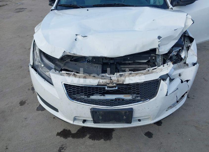 Photo 6 of 2014 Chevrolet Cruze LS AUTO (VIN 1G1PA5SG2E7317725)