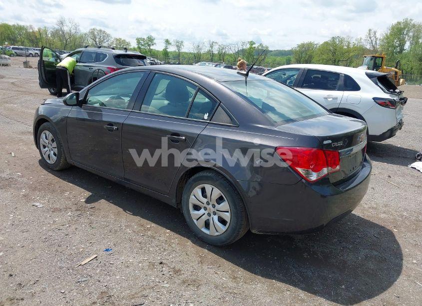 Photo 3 of 2014 Chevrolet Cruze LS AUTO (VIN 1G1PA5SG2E7441753)