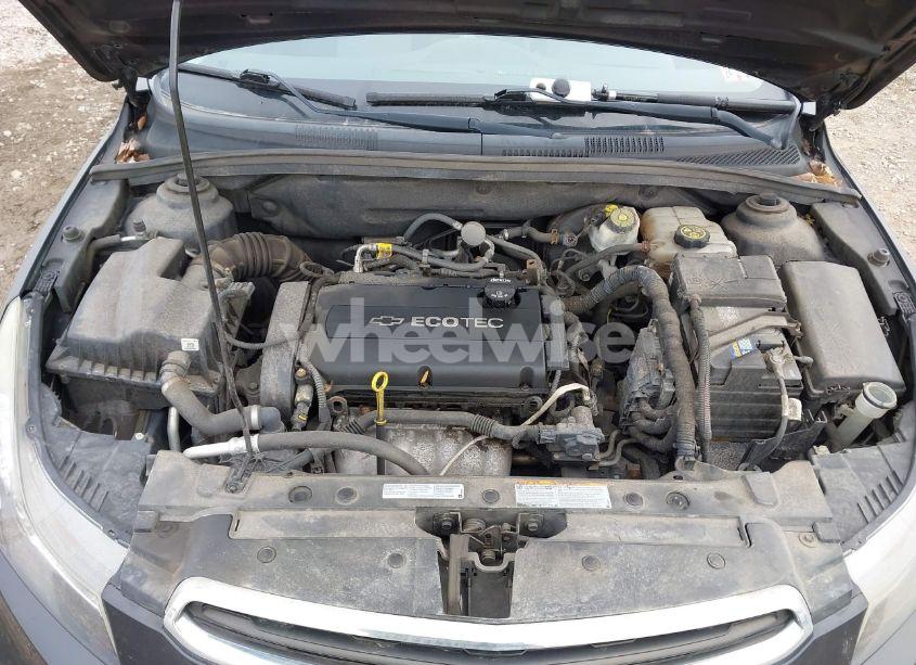 Photo 10 of 2015 Chevrolet Cruze LS AUTO (VIN 1G1PA5SG2F7105750)