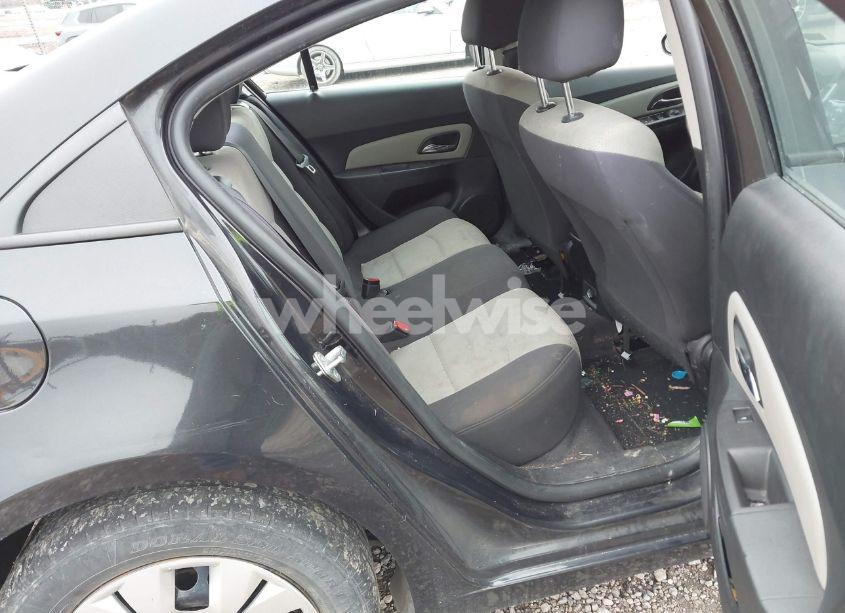 Photo 8 of 2015 Chevrolet Cruze LS AUTO (VIN 1G1PA5SG2F7105750)