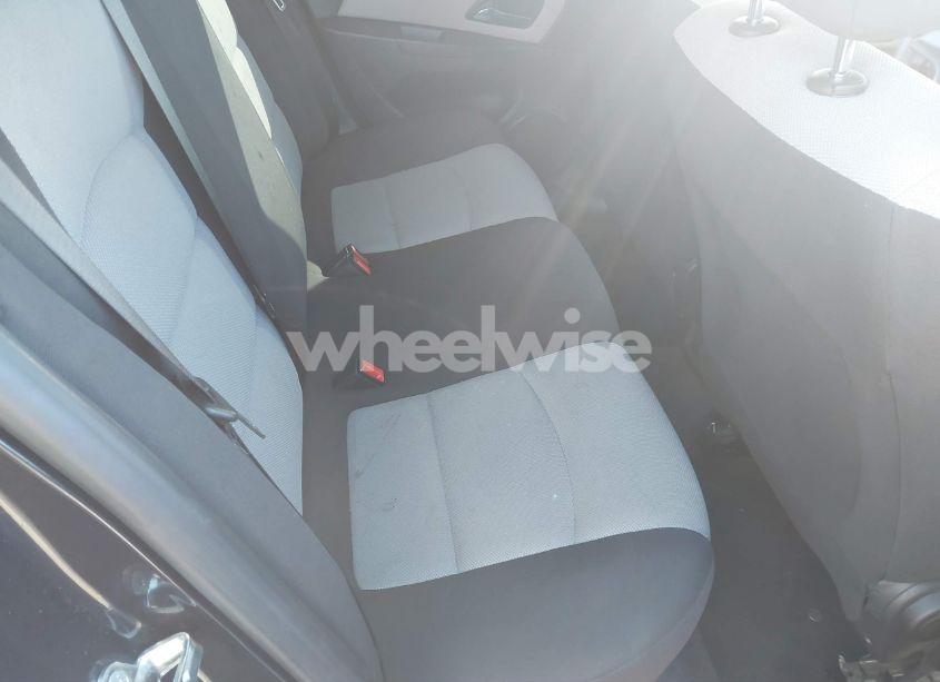 Photo 8 of 2015 Chevrolet Cruze LS AUTO (VIN 1G1PA5SG2F7230392)