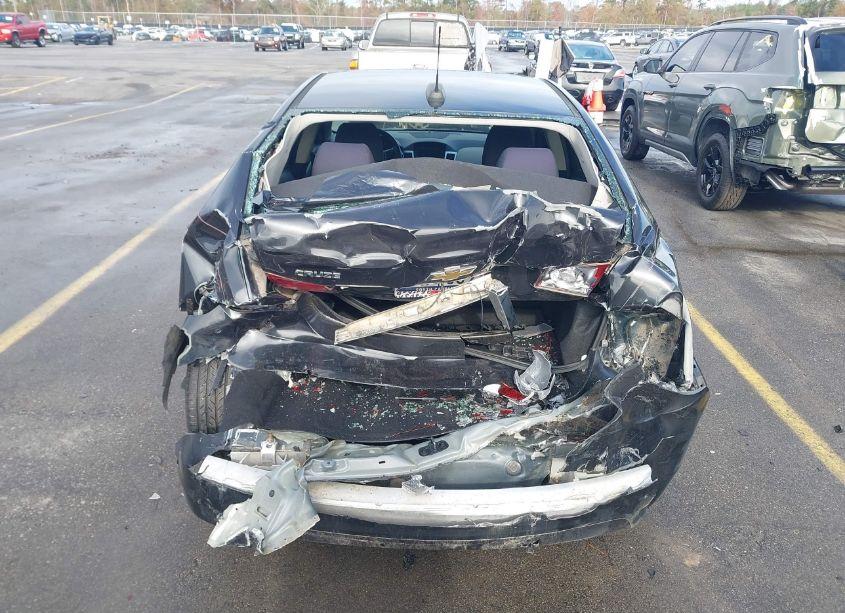 Photo 16 of 2015 Chevrolet Cruze LS AUTO (VIN 1G1PA5SG2F7238458)