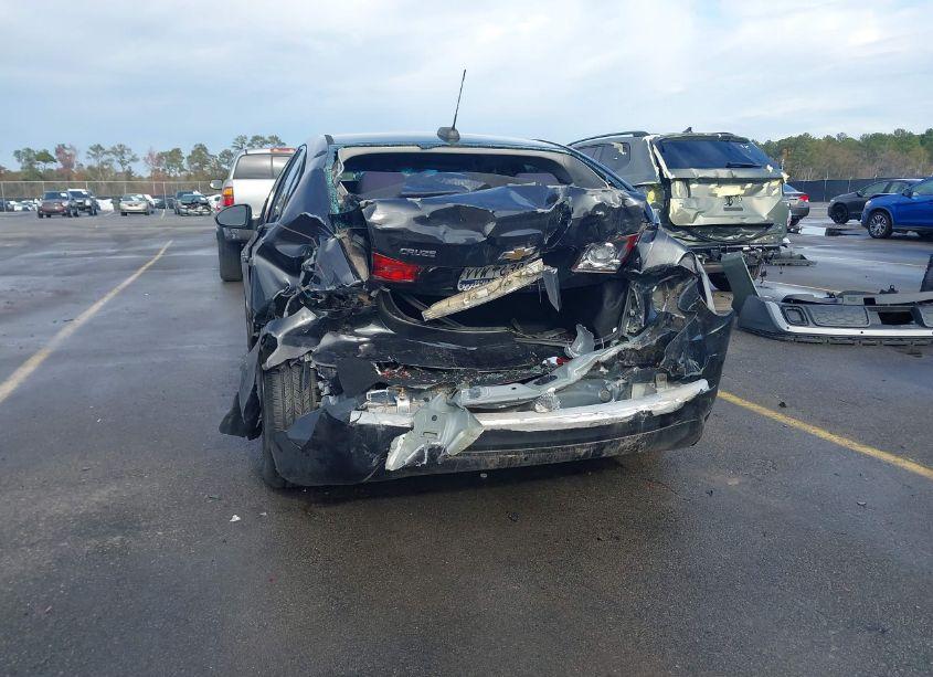 Photo 6 of 2015 Chevrolet Cruze LS AUTO (VIN 1G1PA5SG2F7238458)