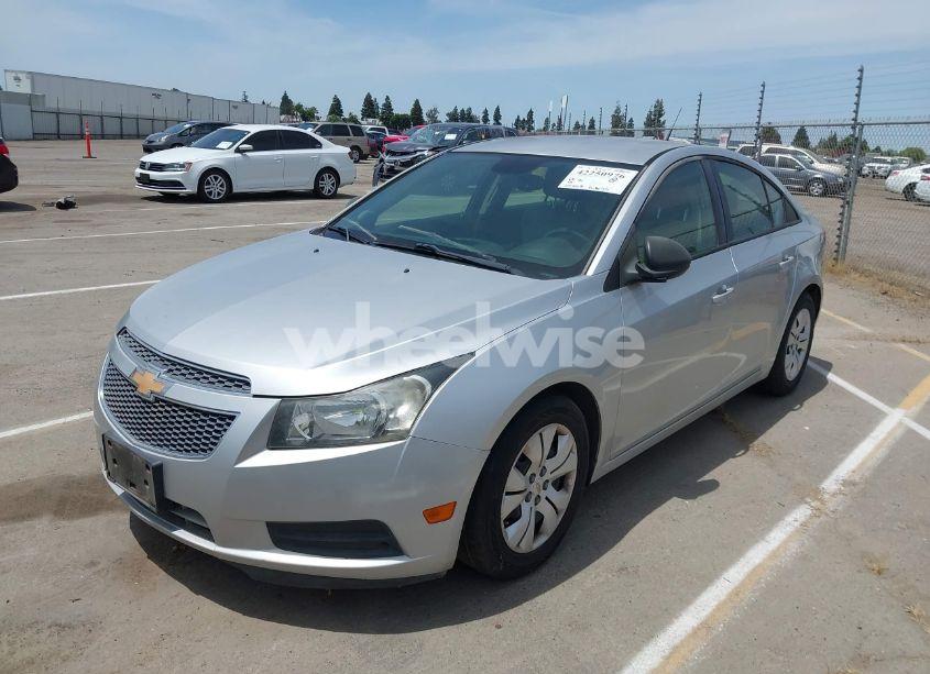 Photo 2 of 2013 Chevrolet Cruze LS AUTO (VIN 1G1PA5SG3D7119833)