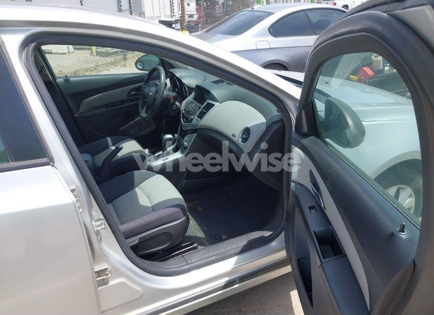 Photo 5 of 2013 Chevrolet Cruze LS AUTO (VIN 1G1PA5SG3D7119833)