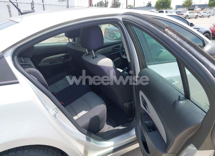 Photo 8 of 2013 Chevrolet Cruze LS AUTO (VIN 1G1PA5SG3D7119833)