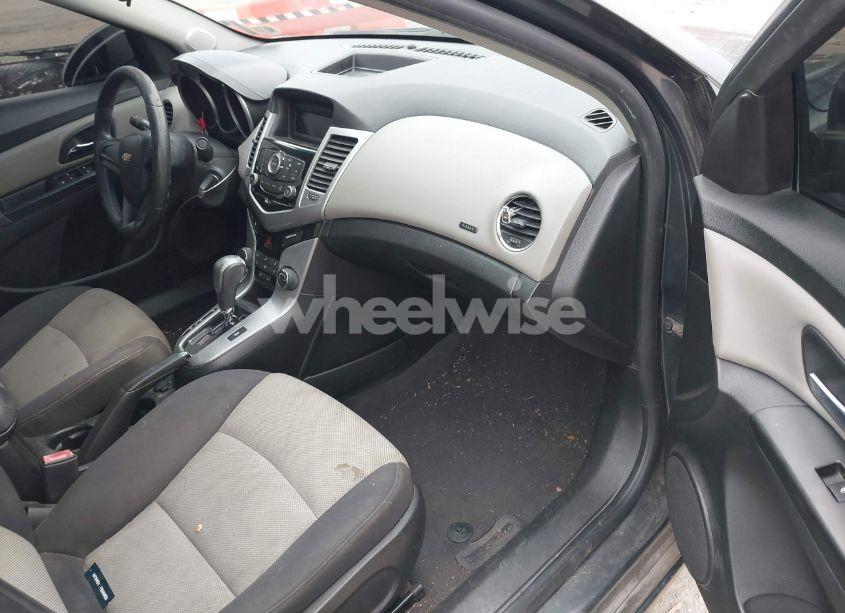 Photo 5 of 2013 Chevrolet Cruze LS AUTO (VIN 1G1PA5SG3D7120013)